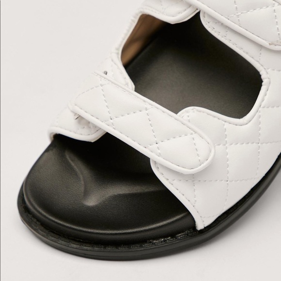 SOLD!! BRAND NEW FAUX LEATHER QUILTED SANDALS by NASTY GAL - Picture 3 of 3